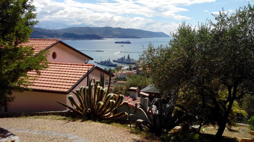 Villa Il Pettirosso لا سبيتسْيا الغرفة الصورة
